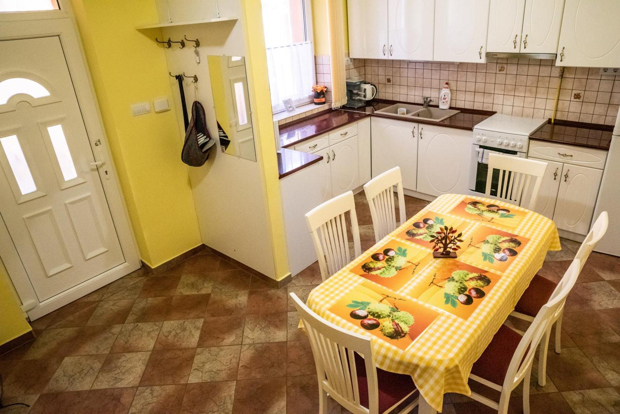 Gesztenye Apartman Makó Exteriér fotografie